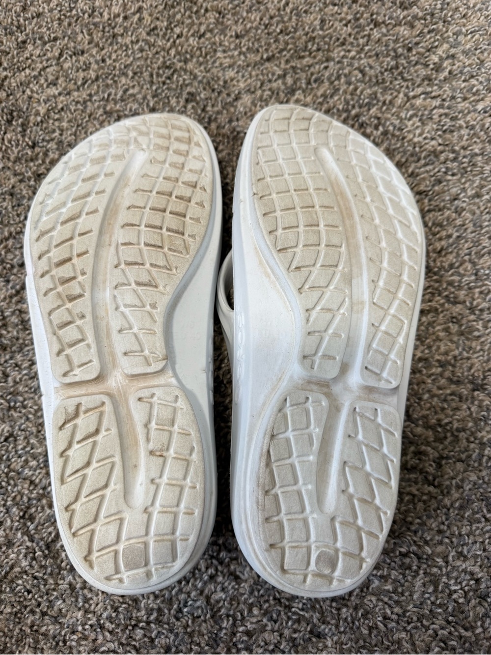 OOFOS Women’s White Thong Sandals - Picture 5 of 6